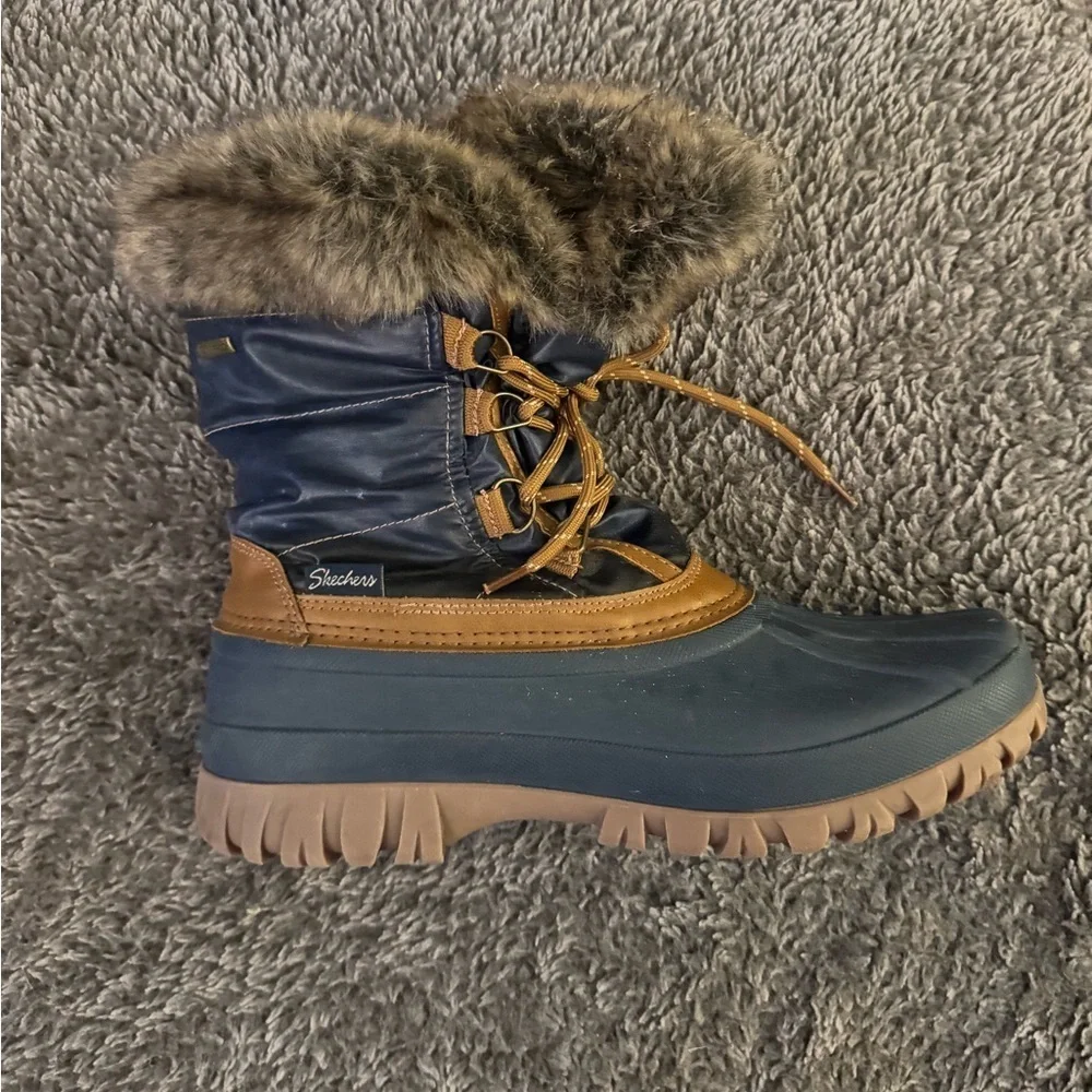 SKECHERS Women’s Windom Fur-Lined Winter Boots